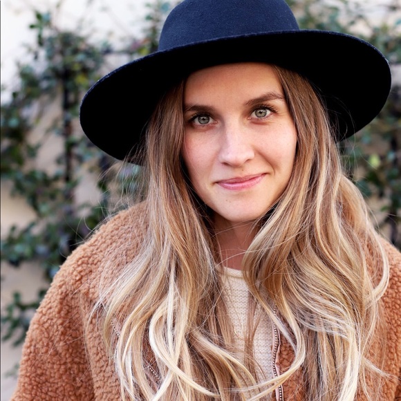 ABOUT ME 🖤 - Picture 1 of 1